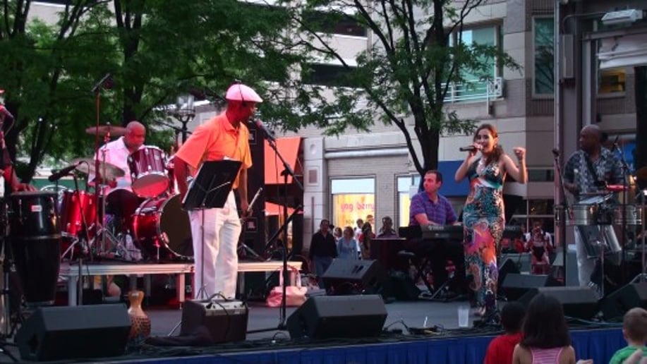Gallery photo 10 of Pa' Gozar Latin Band