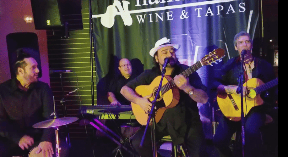 Gallery photo 7 of Paco Aguilera y su rumba gitana