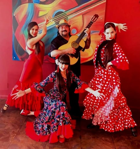 Gallery photo 8 of Paco Aguilera y su rumba gitana