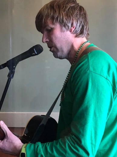 Gallery photo 1 of Padraig Timoney - Singer and Musician
