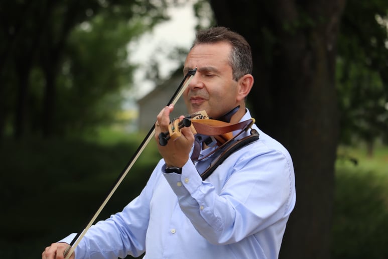 Gallery photo 4 of Steven Klevsky Violinist