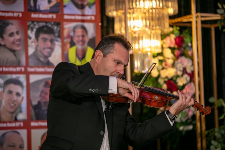 Gallery photo 5 of Steven Klevsky Violinist
