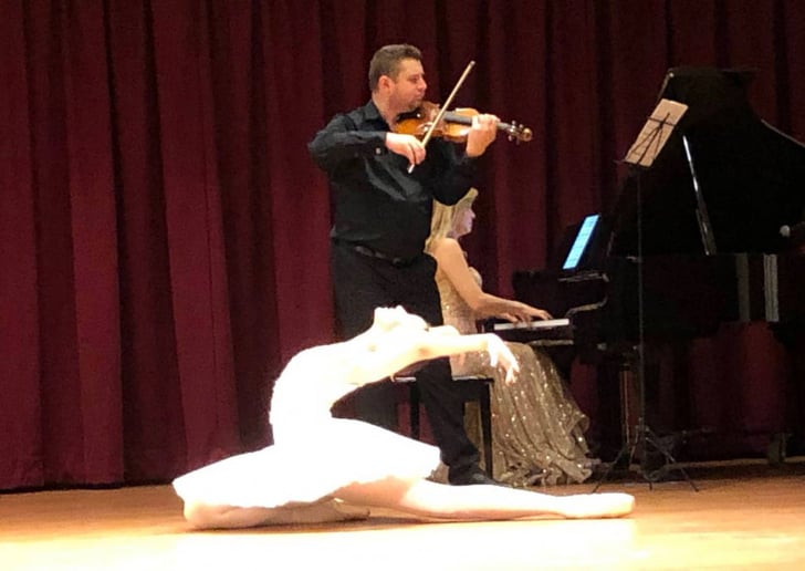 Gallery photo 1 of Pas de deux