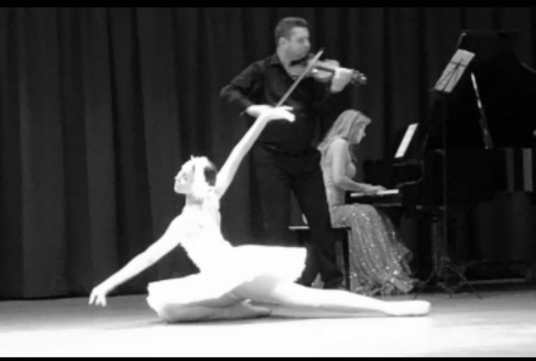 Gallery photo 2 of Pas de deux