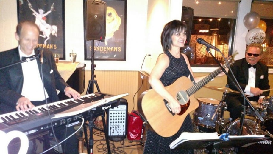 Gallery photo 9 of Pat Reyes & Luna upfront