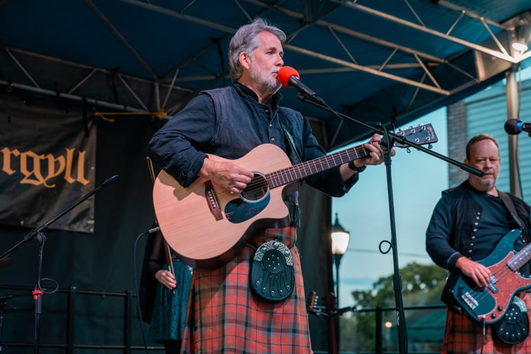Gallery photo 1 of Bagpiper - Paul Macleish