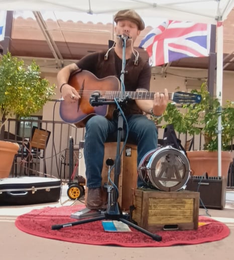 Gallery photo 4 of Paul Olives: One Man Jams