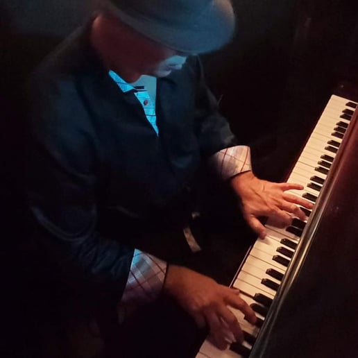 Gallery photo 4 of Paul Warthen Pianist