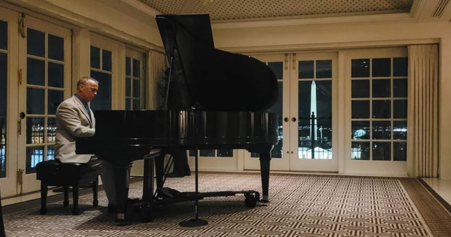 Gallery photo 2 of Paul Warthen Pianist
