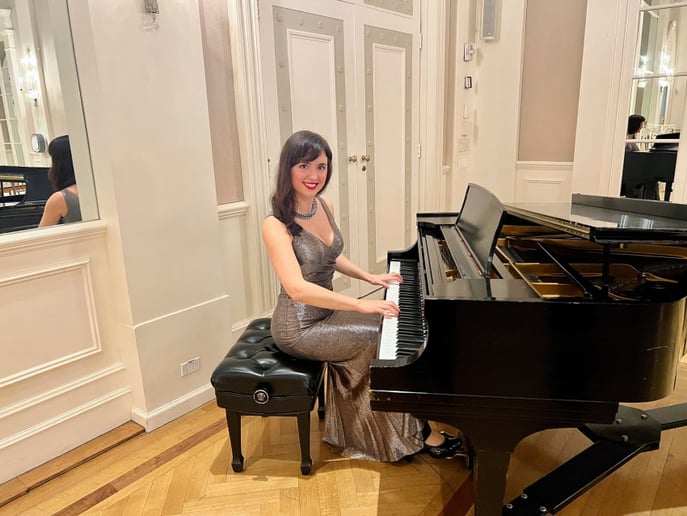 Gallery photo 9 of Juilliard-Pianist Paulina Simkin