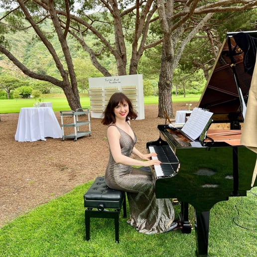 Gallery photo 7 of Juilliard-Pianist Paulina Simkin