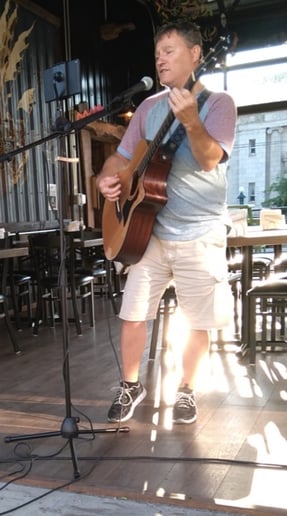 Gallery photo 1 of Paully the Acoustic Accountant