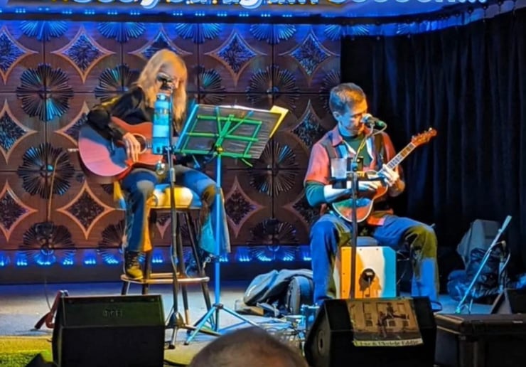 Gallery photo 1 of Paz and Ukulele Eddie