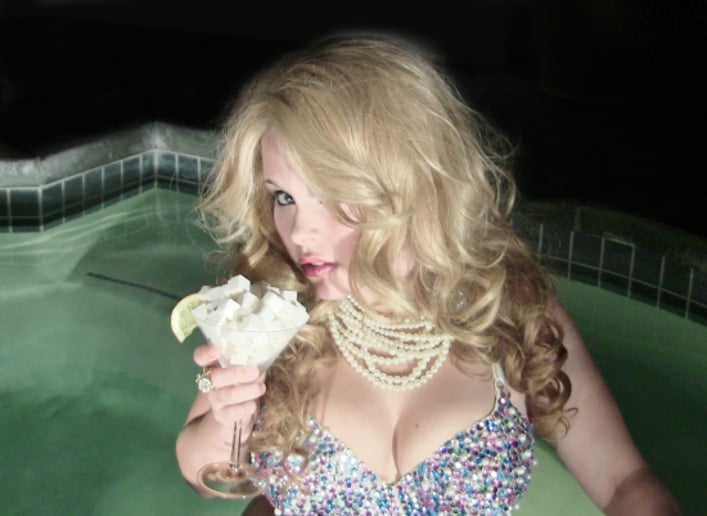 Gallery photo 3 of Pearl Clamour