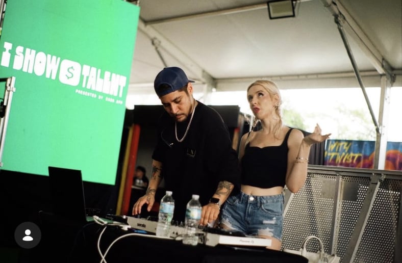 Gallery photo 3 of Pearl Leash Live Loop DJ Duo