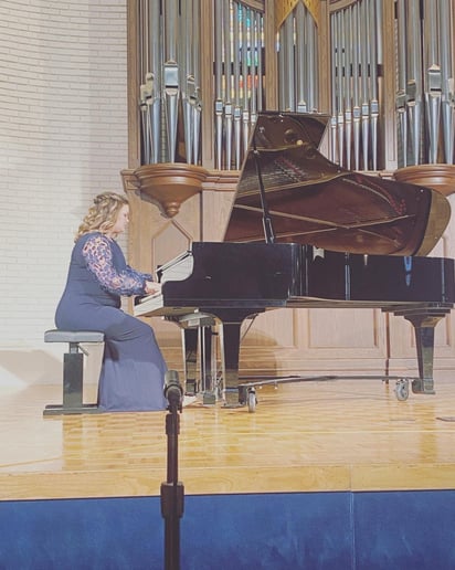 Gallery photo 3 of Pensacola Pianist