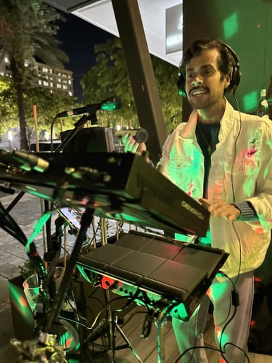 Gallery photo 4 of Hussein DJ Percussionist Show