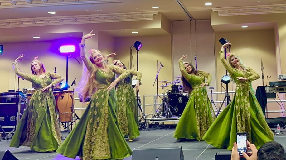 Gallery photo 10 of Persian Traditional Dance