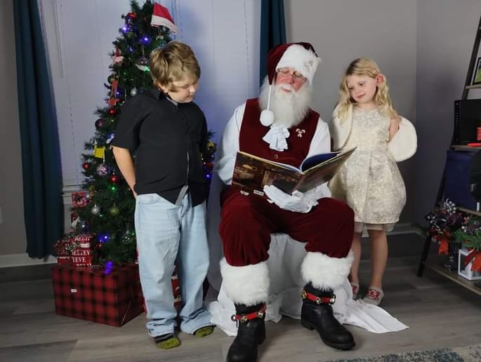Gallery photo 3 of Personal Santa Photos with Santa Mark