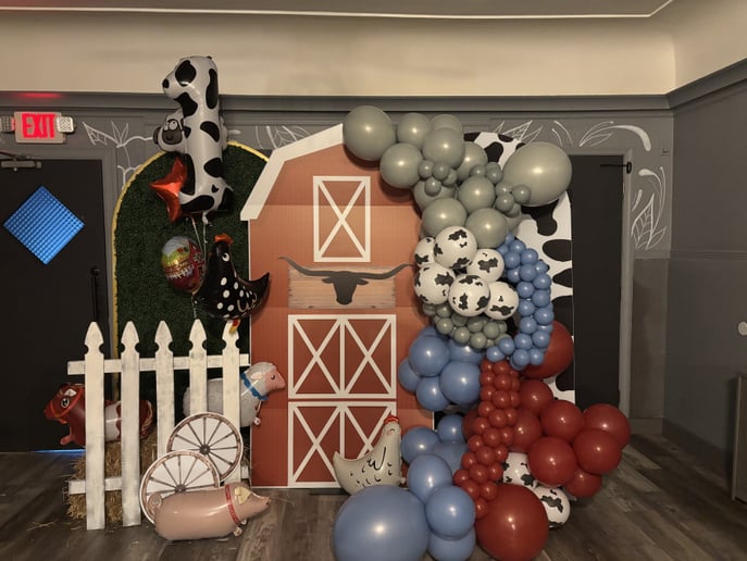 Gallery photo 1 of Petal & Pine Balloon Co.