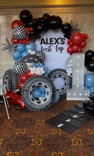 Gallery photo 2 of Petal & Pine Balloon Co.