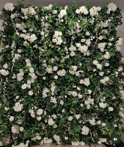 Gallery photo 3 of Petals & Pose Flower Walls