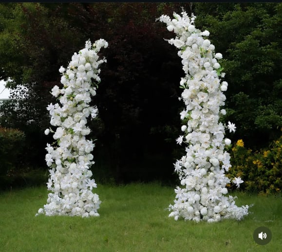 Gallery photo 4 of Petals & Pose Flower Walls