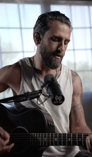 Gallery photo 1 of Pete Giza - Danceable Acoustic Top Hits