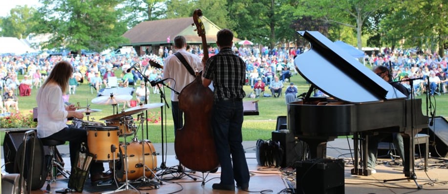 Gallery photo 1 of Pete Smyser - solo guitar, duos and ensembles