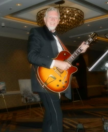 Gallery photo 3 of Pete the Folksinger