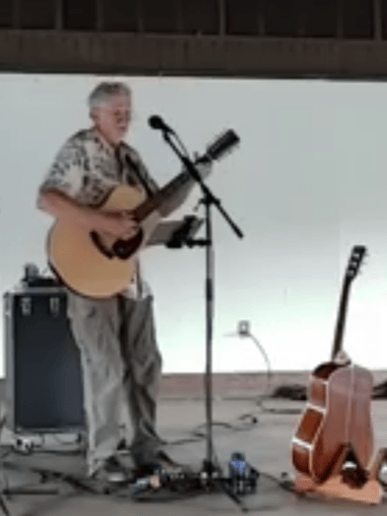 Gallery photo 4 of Pete the Folksinger
