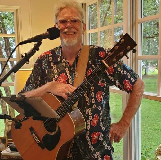 Gallery photo 11 of Pete the Folksinger