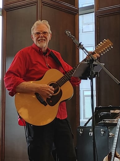 Gallery photo 12 of Pete the Folksinger
