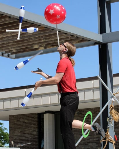 Gallery photo 9 of Peter Brunette - Juggler