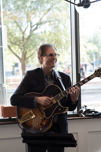 Gallery photo 6 of Peter Hennes