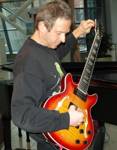 Gallery photo 2 of Peter Kienle - Solo Guitar