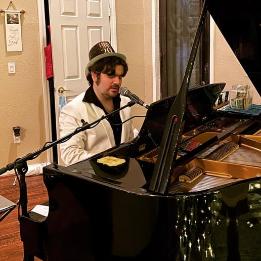 Gallery photo 5 of Peter LaCascia - Singing Pianist of 10,000 Songs!