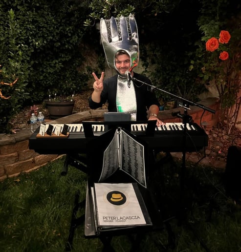 Gallery photo 8 of Peter LaCascia - Singing Pianist of 10,000 Songs!