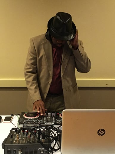 Gallery photo 1 of DJ Retro
