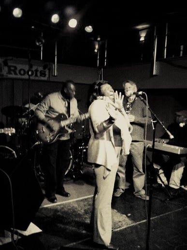 Gallery photo 2 of Phenomenal Jazz Vocalist
