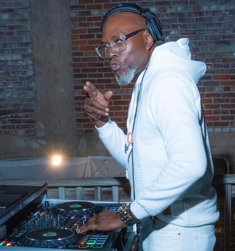Gallery photo 2 of DJ Philatrini