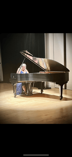 Gallery photo 4 of Rebecca Willett, pianist