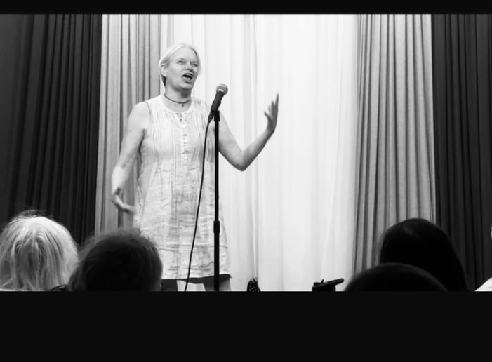 Gallery photo 5 of Phyllis Does Comedy