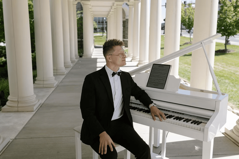 Gallery photo 4 of Pianist | DJ | Sound Equipment