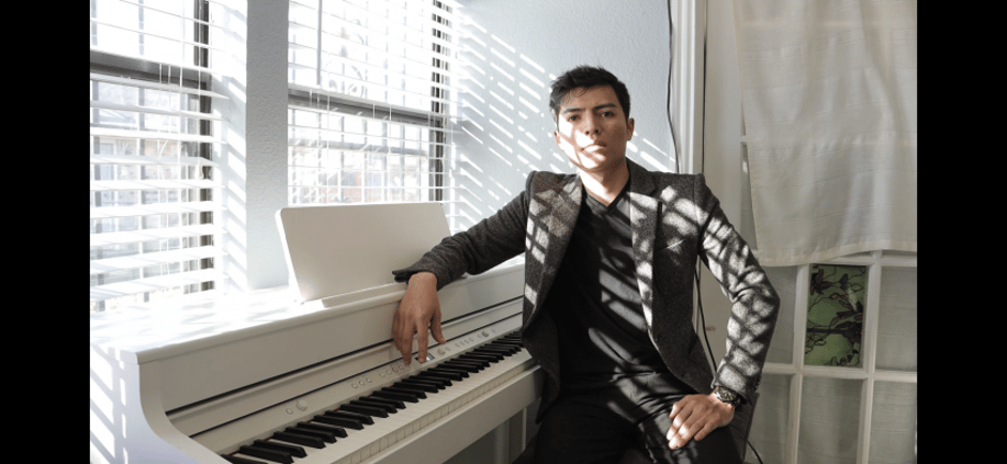Gallery photo 3 of Pianist for a romantic occasion