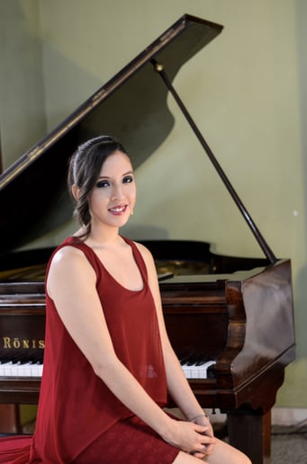 Gallery photo 1 of Pianist/Keyboardist Angelita Berdiales