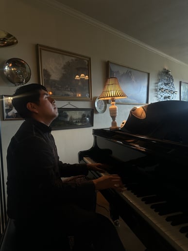 Gallery photo 2 of Pianist For Any Occasion