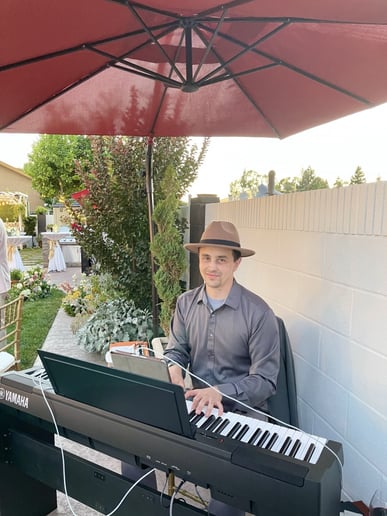 Gallery photo 4 of Pianist for Events