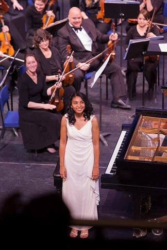 Gallery photo 4 of Pianist, Harpist and Singer