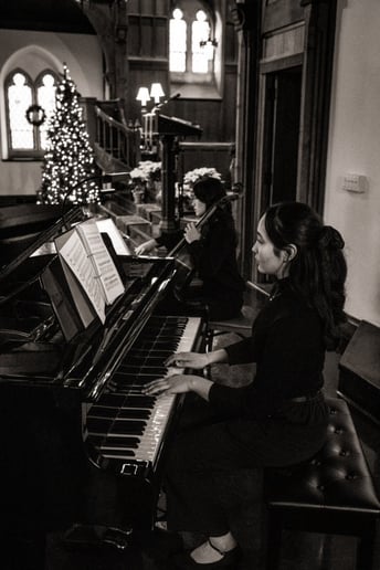 Gallery photo 1 of Pianist Malka